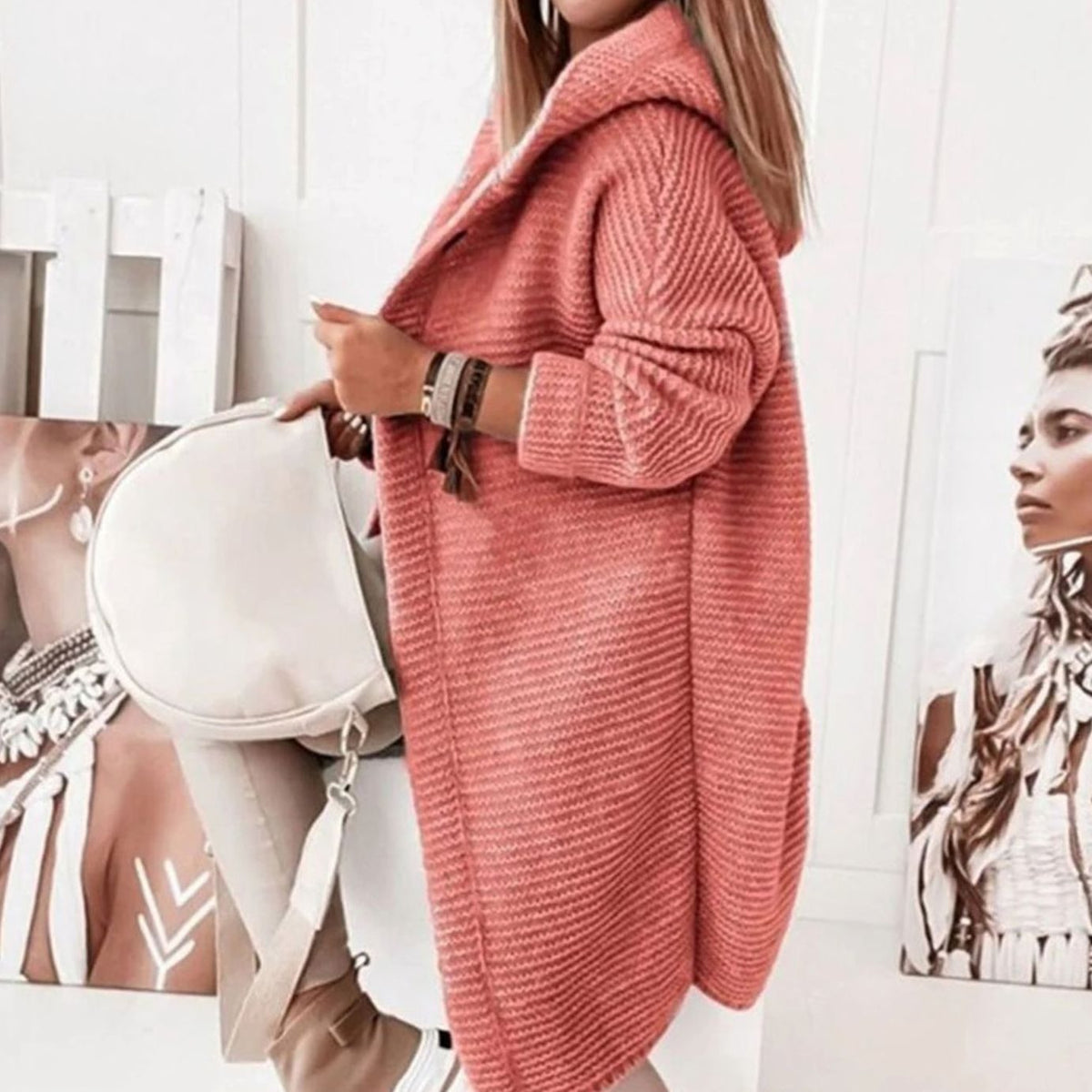 Lang gebreid wintervest met capuchon voor dames