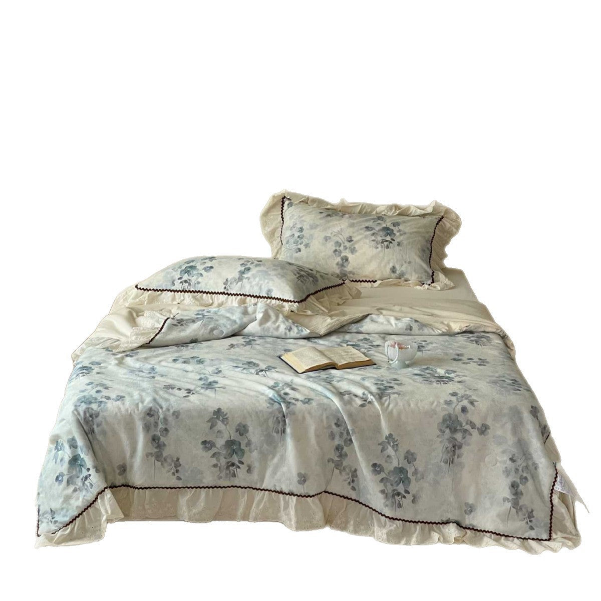 Romantische beddengoedset van katoensatijn met aquarel bloemenprint, ruches en sierrand