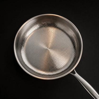 Braadpan met gehamerde structuur en deksel