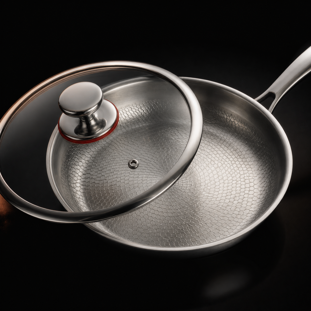 Braadpan met gehamerde structuur en deksel