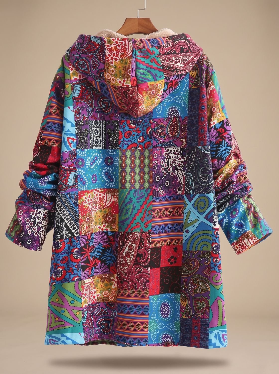 Comfortabele fleecegevoerde damesjas met capuchon en boho-patchwork