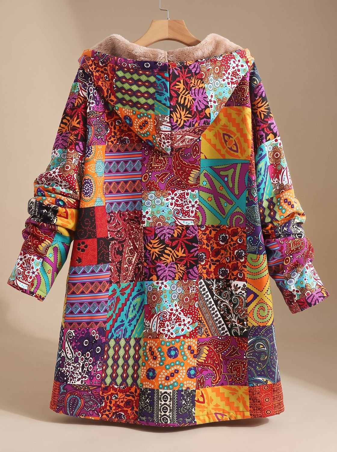 Comfortabele fleecegevoerde damesjas met capuchon en boho-patchwork
