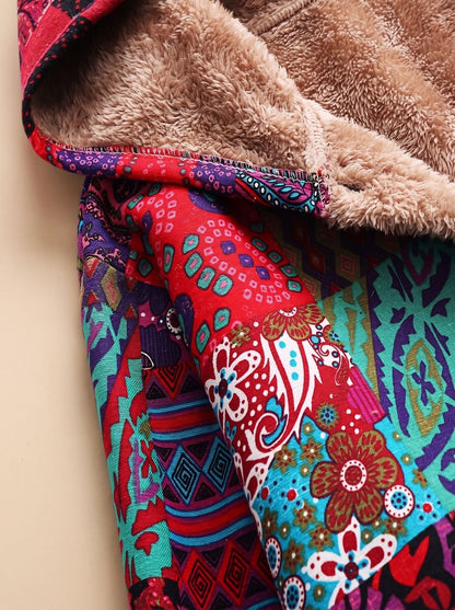 Comfortabele fleecegevoerde damesjas met capuchon en boho-patchwork