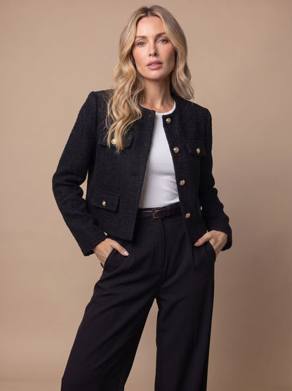 Cropped kraagloze tweed blazer voor dames met gouden knopen en klepzakken