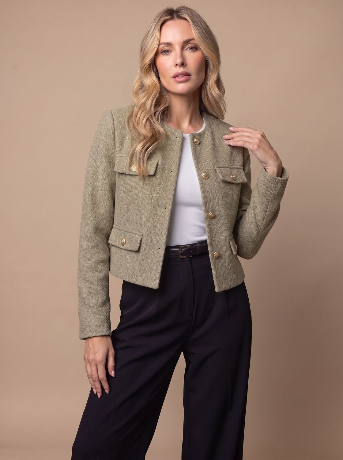 Cropped kraagloze tweed blazer voor dames met gouden knopen en klepzakken