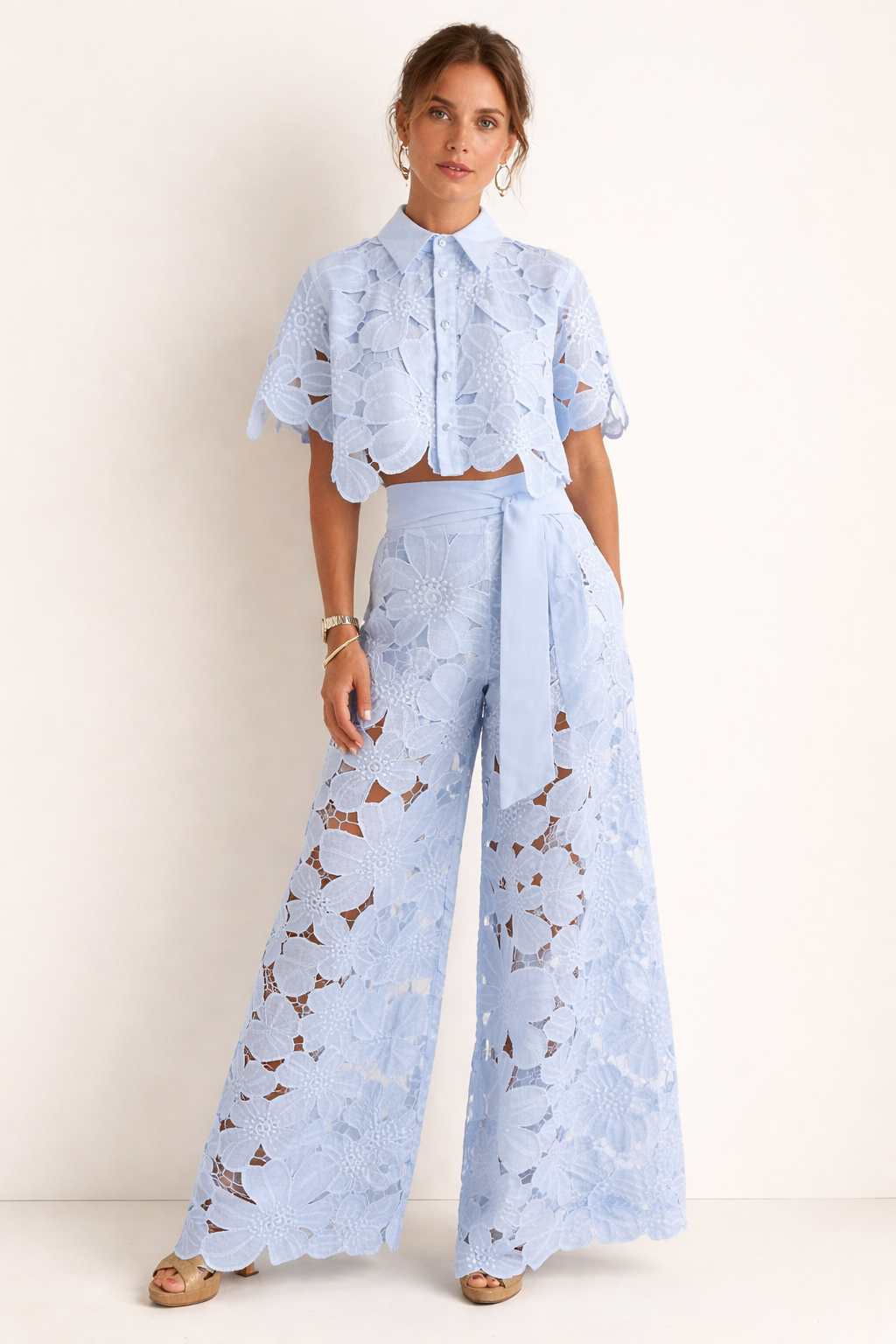 Dames zomerset met blouse en wijde broek met elegant patroon