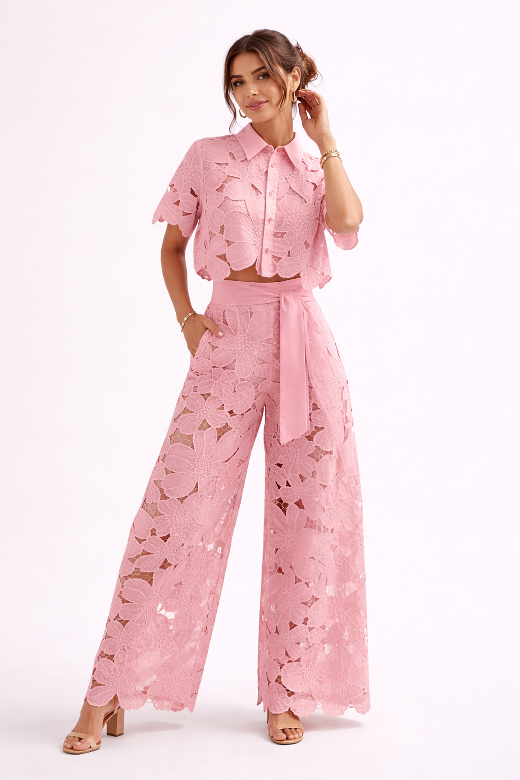 Dames zomerset met blouse en wijde broek met elegant patroon