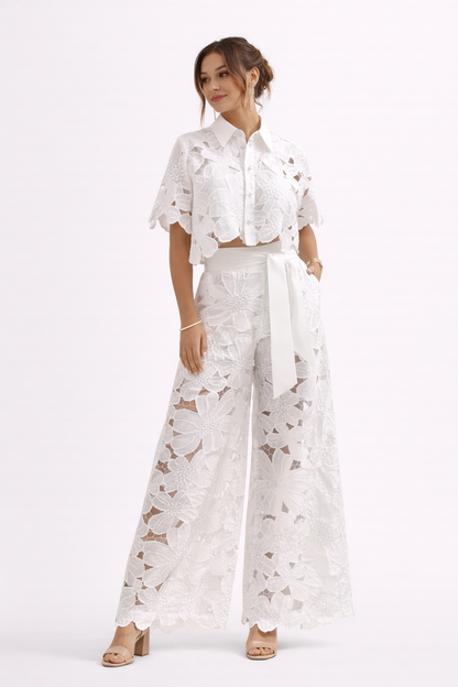 Dames zomerset met blouse en wijde broek met elegant patroon