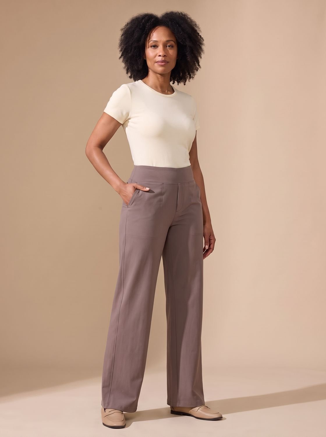 Damesbroek met wijde pijpen, hoge taille, stretch en zakken