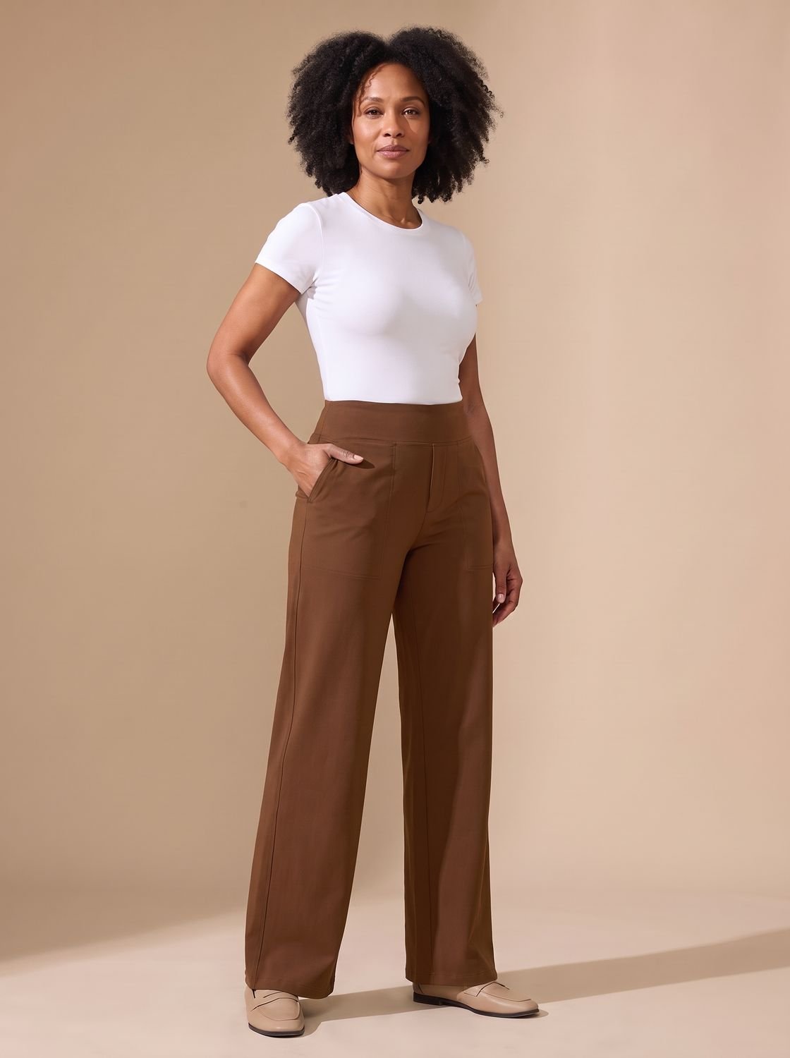 Damesbroek met wijde pijpen, hoge taille, stretch en zakken