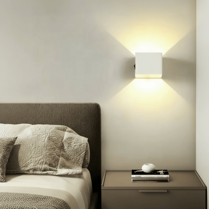 Draadloze led-wandlamp met verstelbare lichtbundel