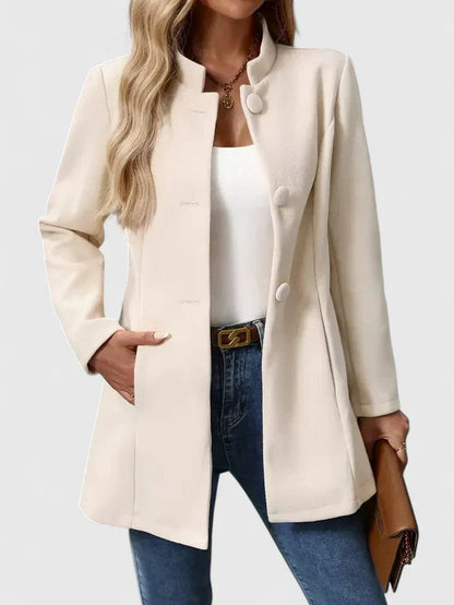 Elegante damesjas met opstaande kraag en knoopsluiting