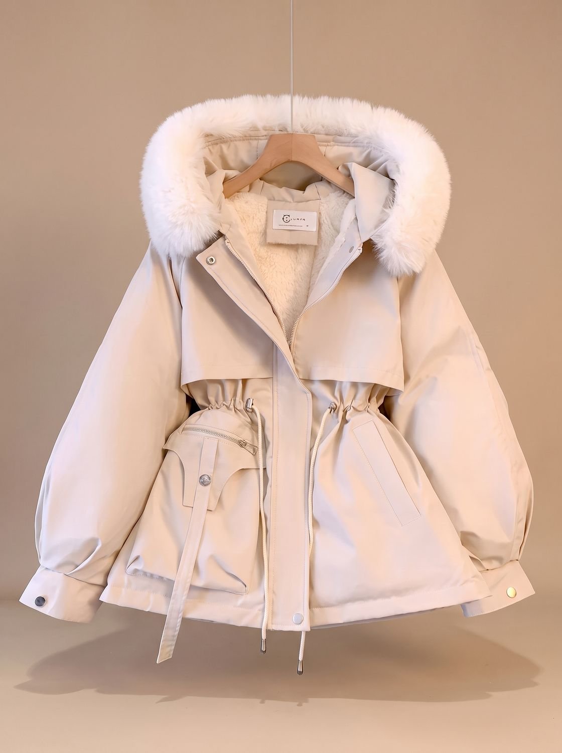 Elegante damesparka met capuchon van imitatiebont en trekkoord