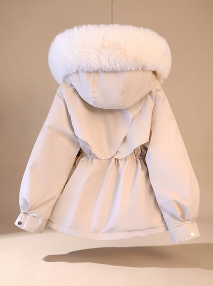 Elegante damesparka met capuchon van imitatiebont en trekkoord