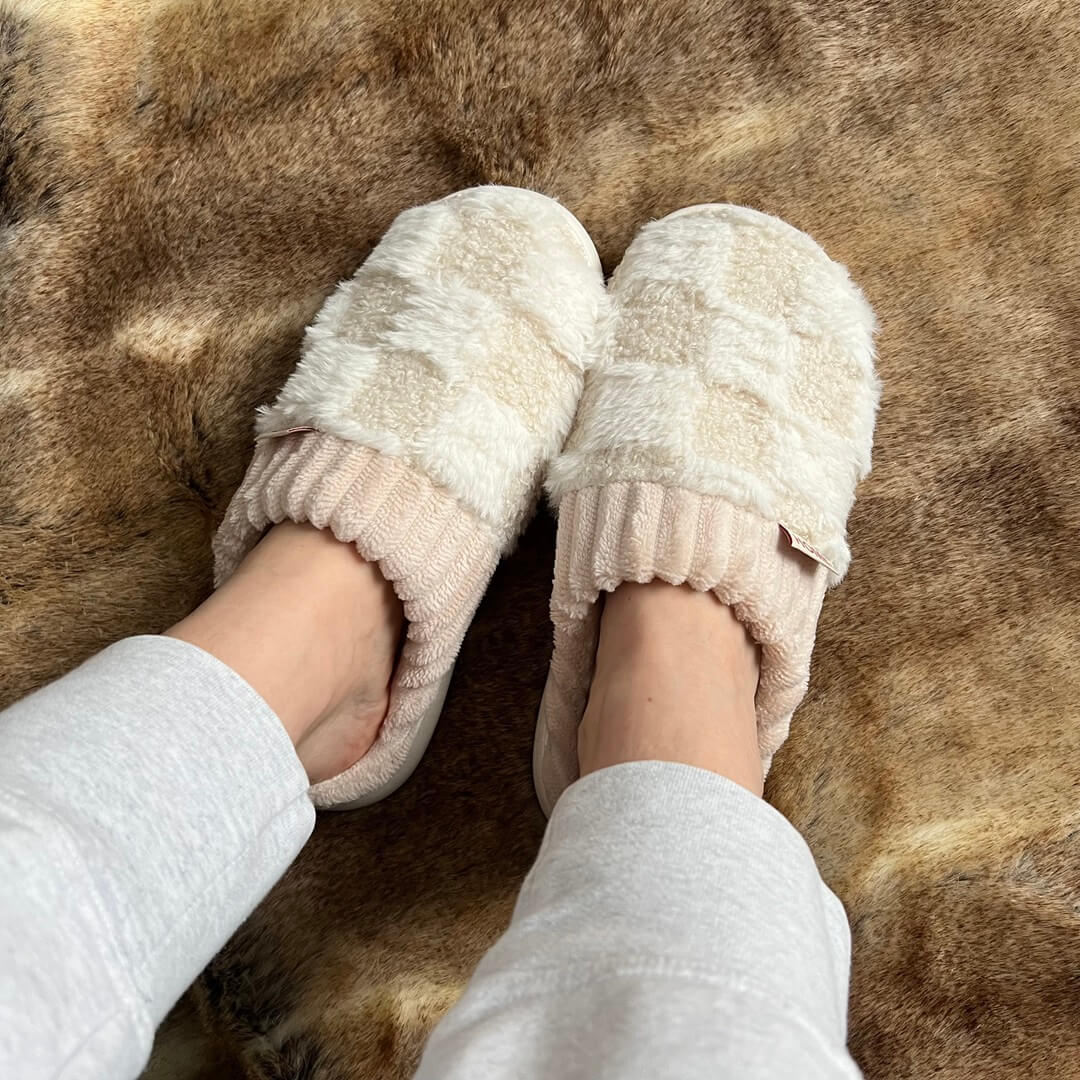 Fluffy pantoffels in Scandinavische stijl