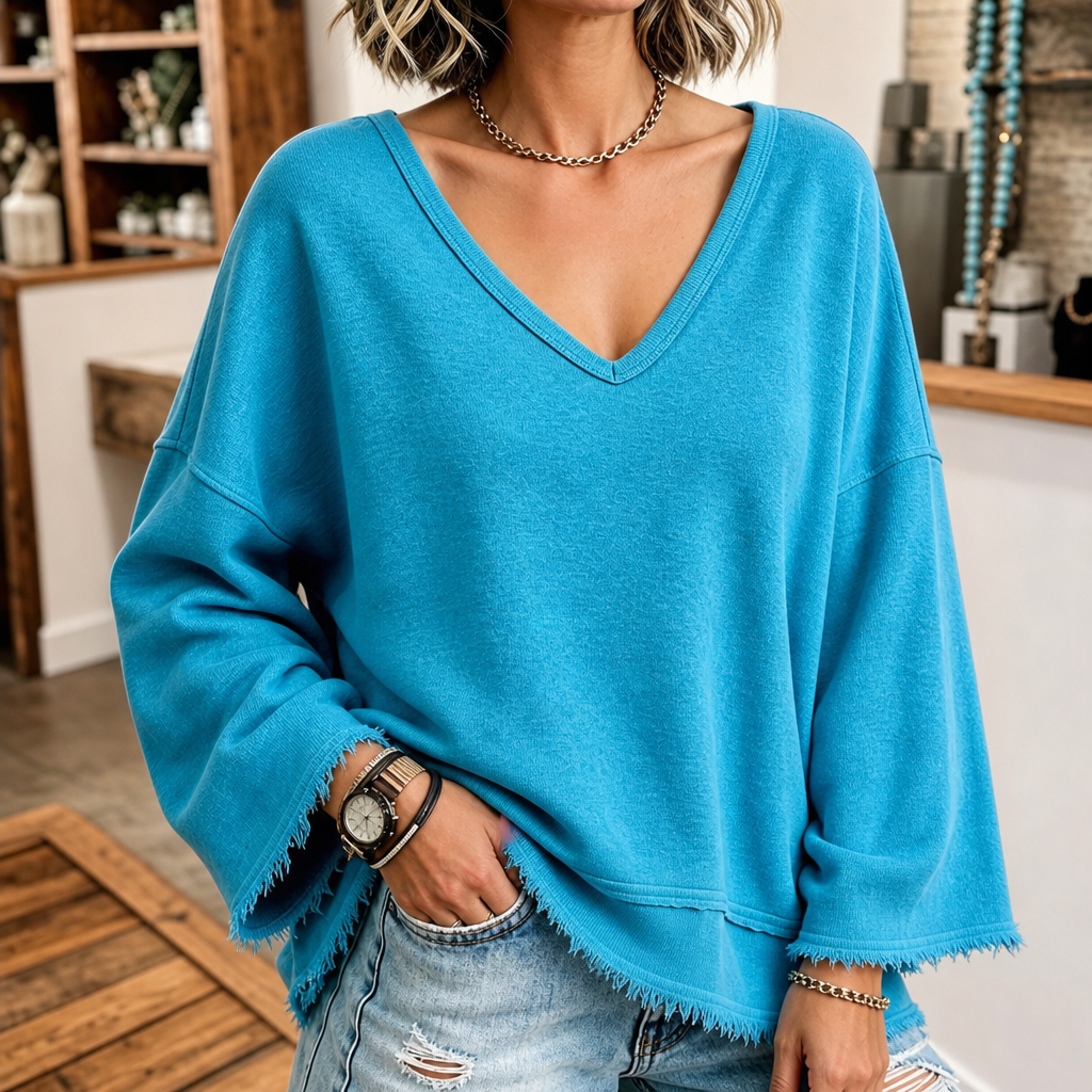 Garment-washed sweater met V-hals en rafelranden