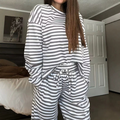 Gestreepte damesloungewearset met oversized sweatshirt en broek met elastische taille en trekkoord
