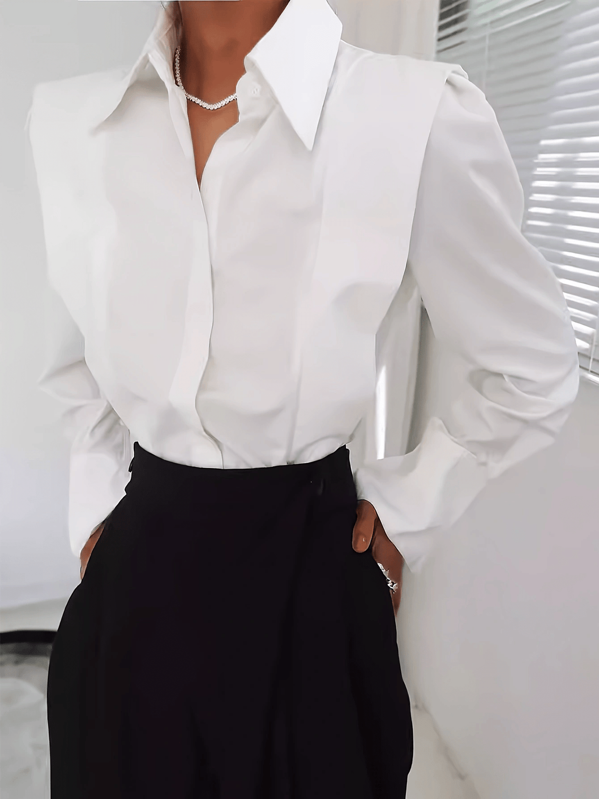 Getailleerde blouse met knoopsluiting