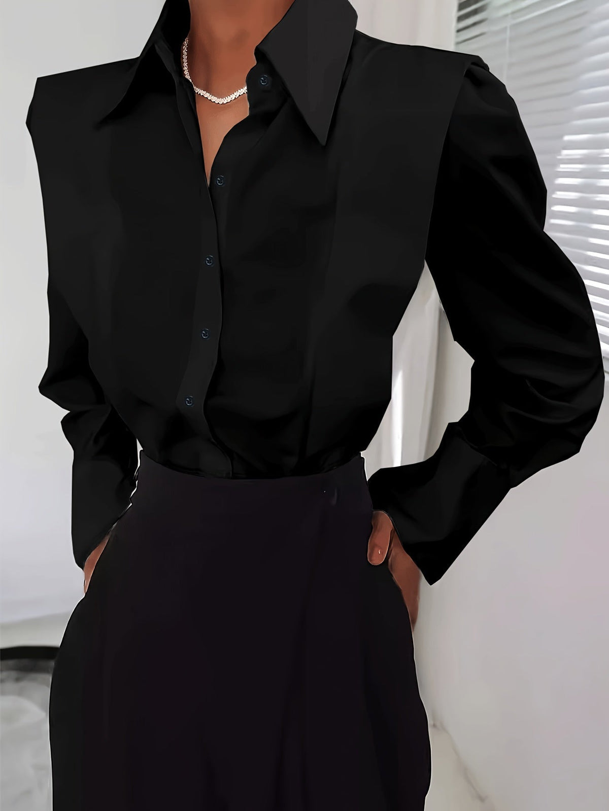Getailleerde blouse met knoopsluiting