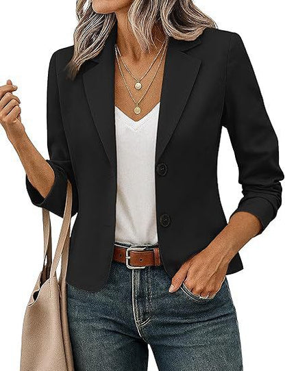 Getailleerde korte damesblazer met decoratieve knopen en driekwartmouwen