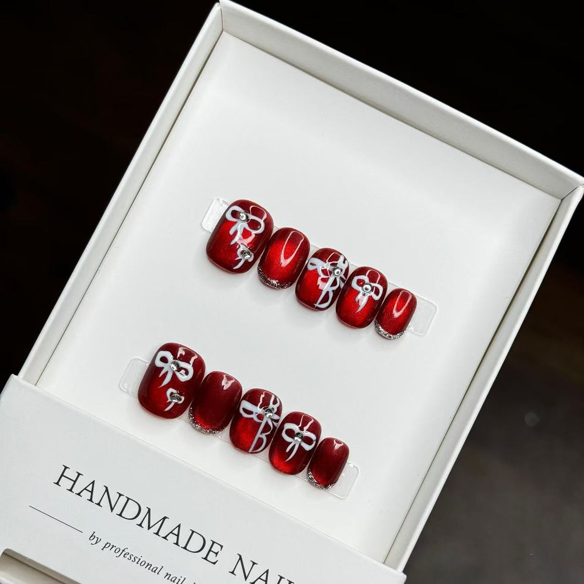 Handgemaakte decoratieve press-on nagels met uniek design