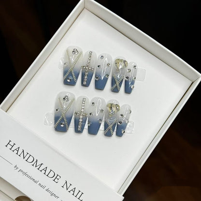Handgemaakte decoratieve press-on nagelset met strass-accenten