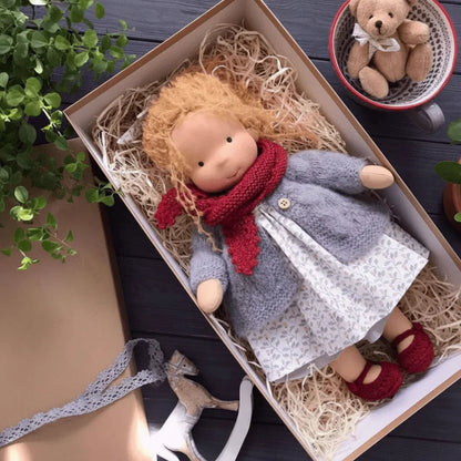 Handgemaakte waldorfpop voor kinderen – Zacht, natuurlijk & duurzaam speelmaatje