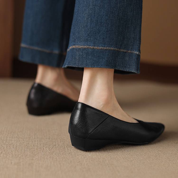 Image of Heather | Dames Pointed Toe Slip-On Ballerina's