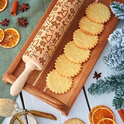 Houten deegroller met reliëf voor kerstkoekjes en gebak