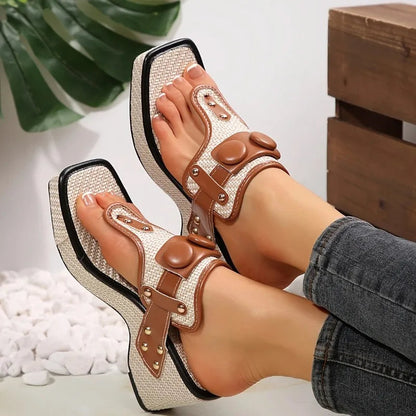 Image of Kathryn | Dames Sandalen met Studs en Wedge Platformzool