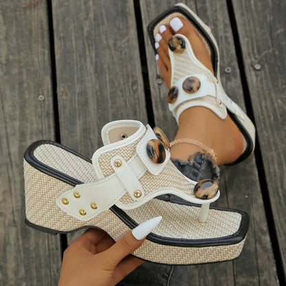 Image of Kathryn | Dames Sandalen met Studs en Wedge Platformzool