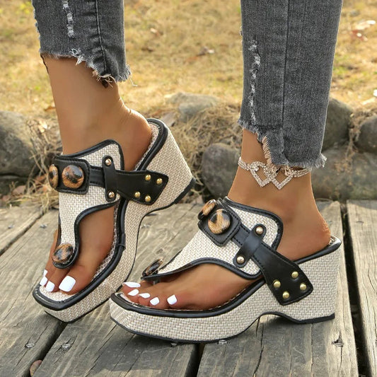 Image of Kathryn | Dames Sandalen met Studs en Wedge Platformzool