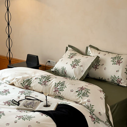Katoensatijnen beddengoedset met bloemenkransen, hotelsluiting en contrasterende zoom