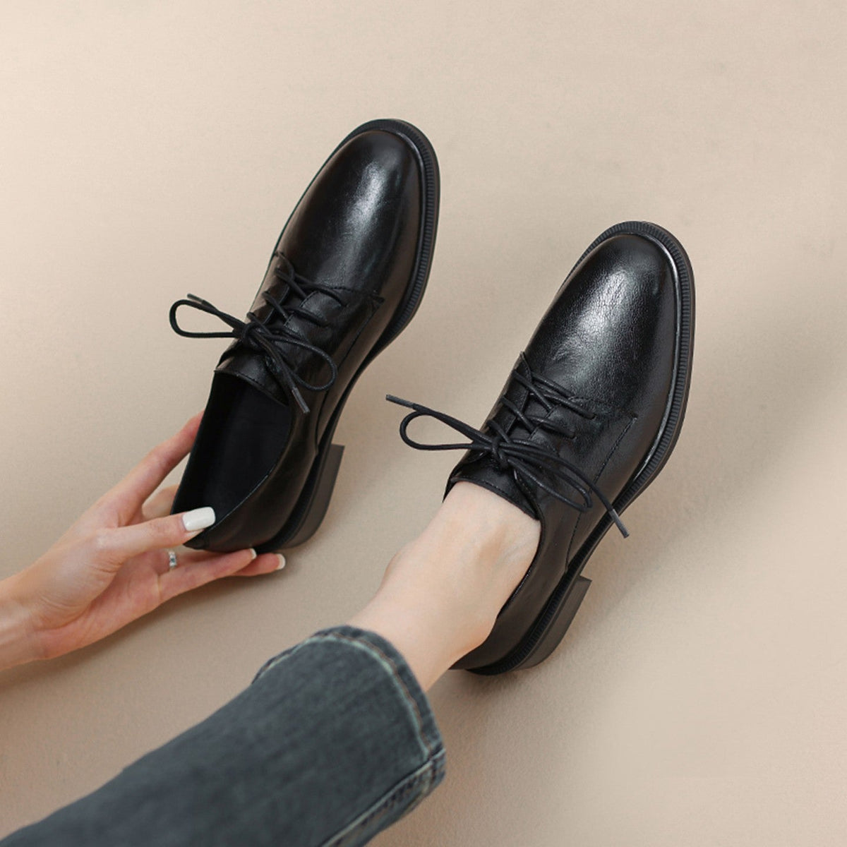 Klassieke leren veterschoenen voor dames