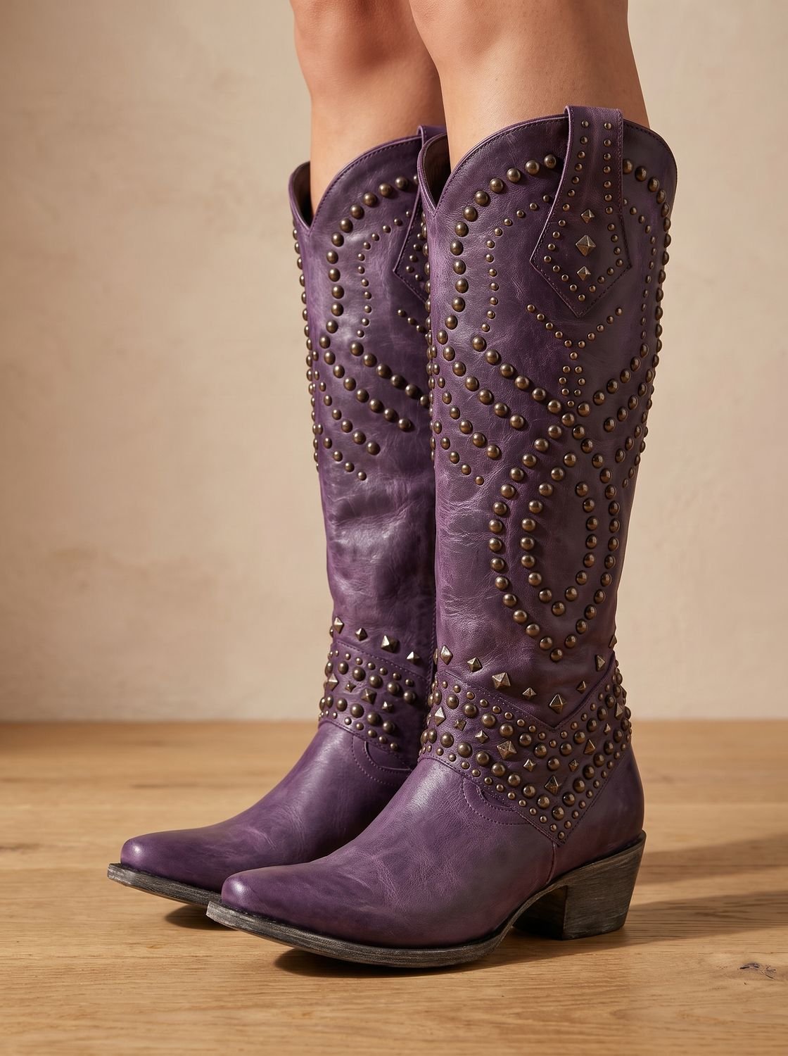 Kniehoge orthopedische cowboylaarzen met studs en spitse neus voor dames