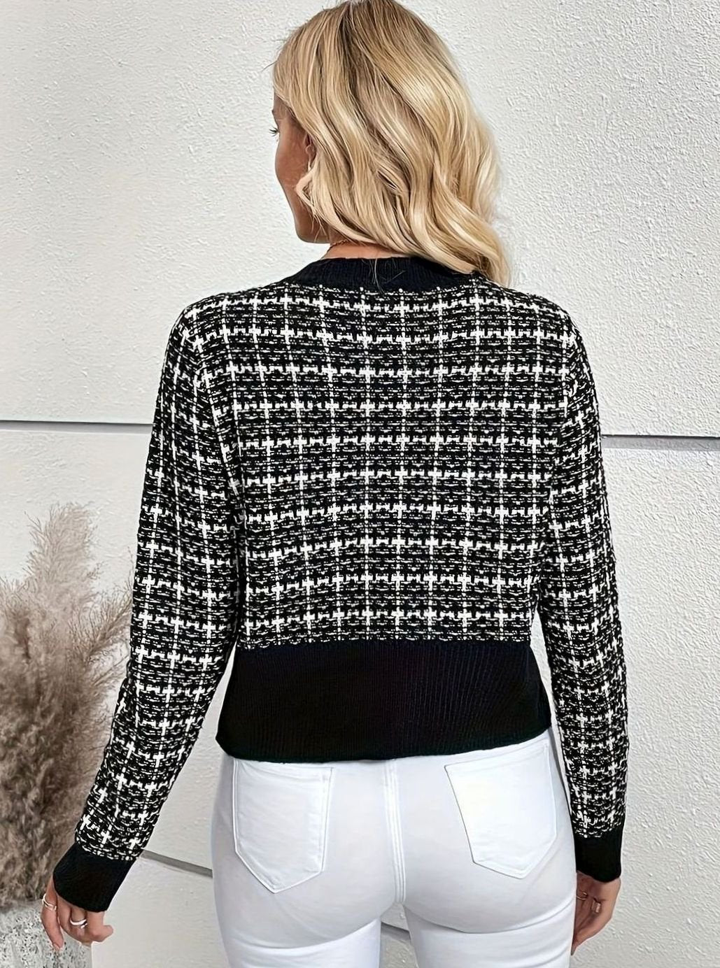 Kort gebreid damesvest in tweed-look met knoopsluiting