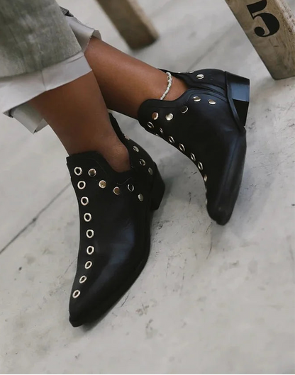 Image of Lana | Dames Enkellaarsjes met Studs en Puntneus