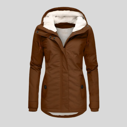 Lange en dikke winterjas met capuchon en imitatiebontvoering