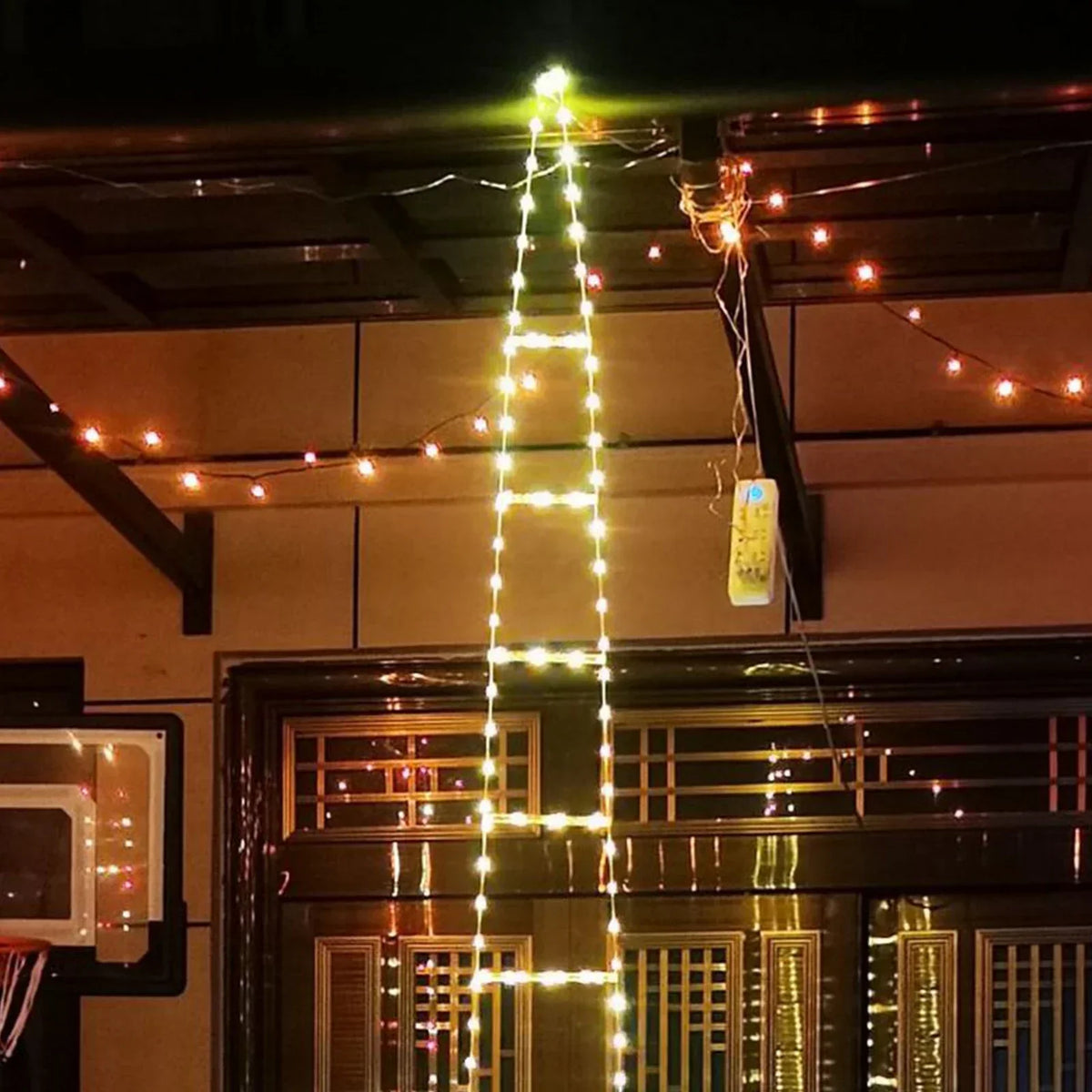 Lichtsnoer met kerstman op ladder
