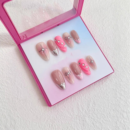 Luxe press-on nailartset met decoratieve steentjes en strikaccenten