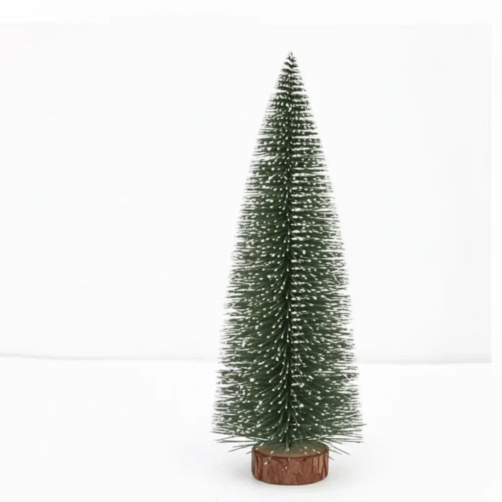 Mini-kerstbomen met flessenborstelontwerp en besneeuwde houten voet voor tafeldecoratie