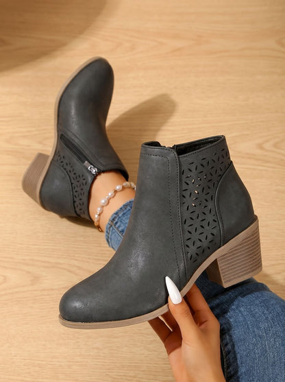Orthopedische damesenkellaarsjes met blokhak en laser-cut motief