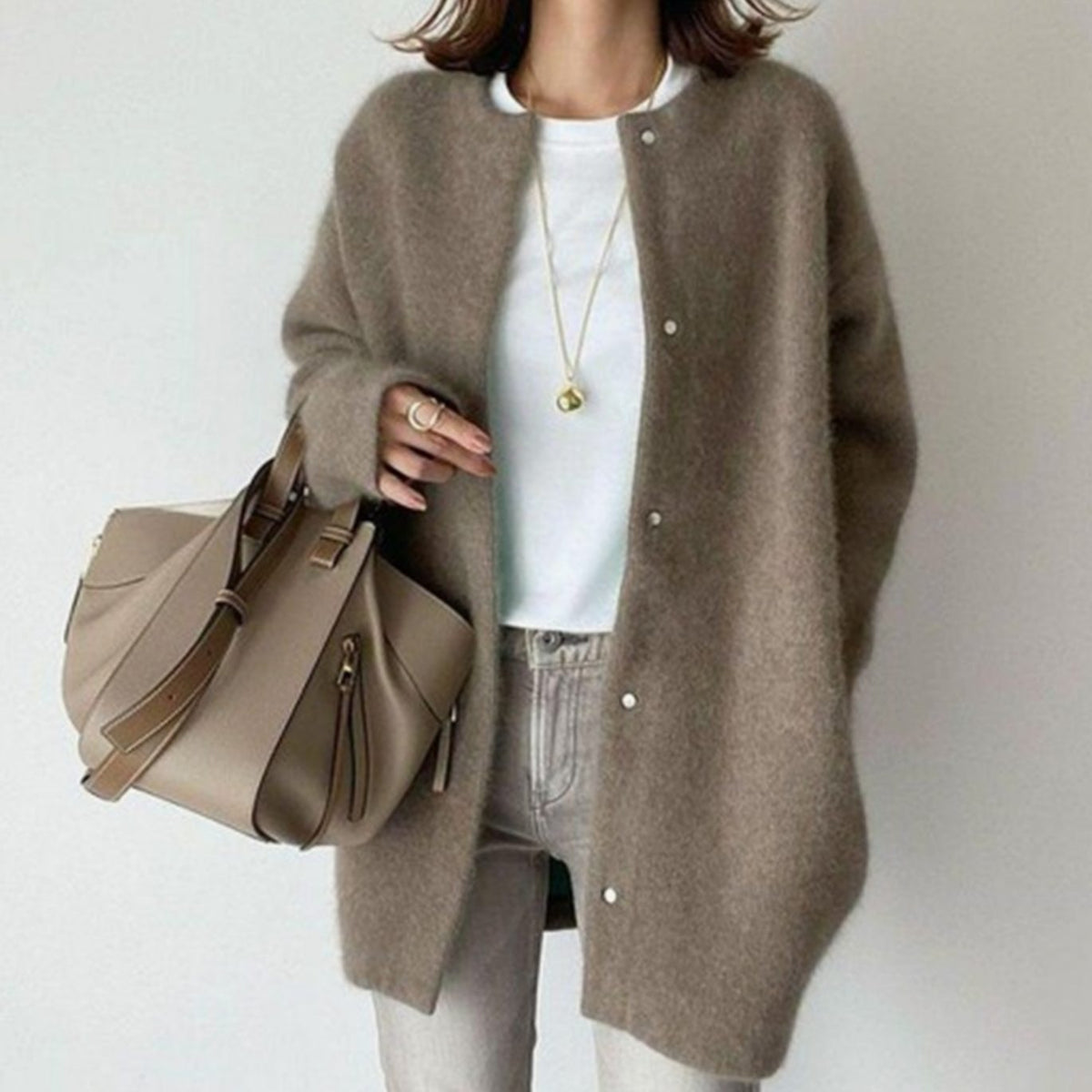 Oversized pluizig gebreid wintervest voor dames met knoopsluiting