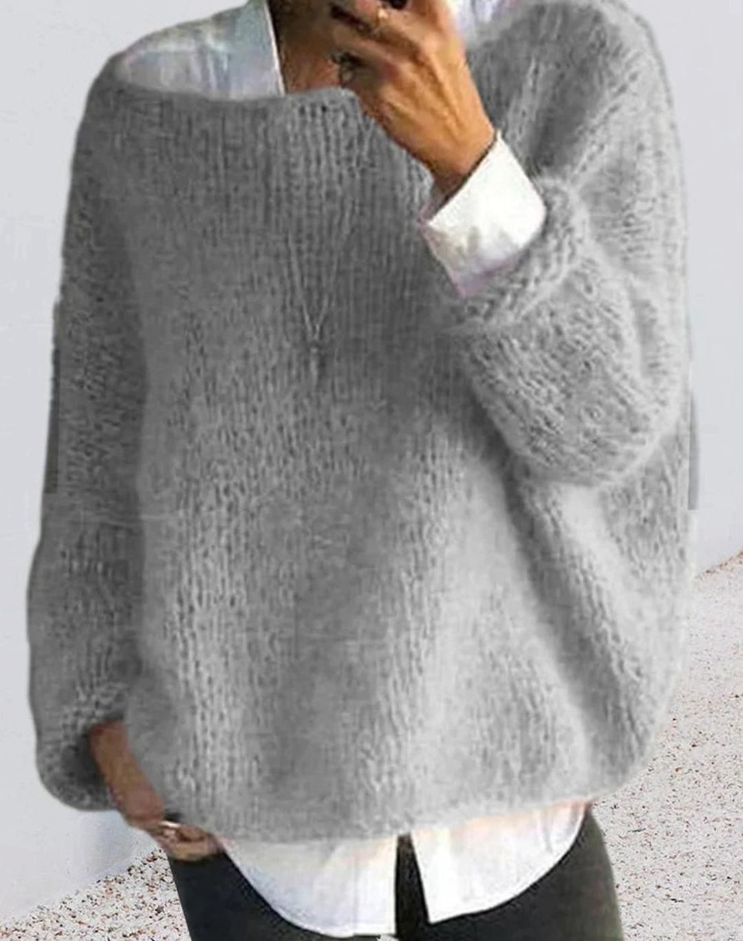 Oversized pluizige gebreide damestrui met lange mouwen