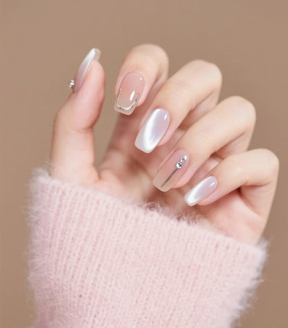 Press-on nagelset met elegant French tip-design