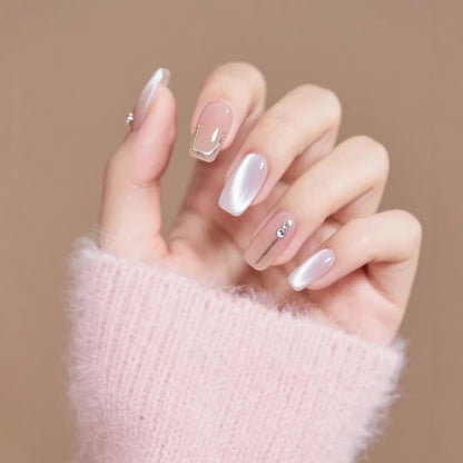 Press-on nagelset met elegant French tip-design