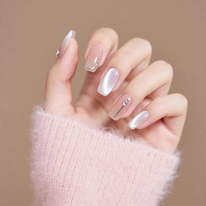 Press-on nagelset met elegant French tip-design