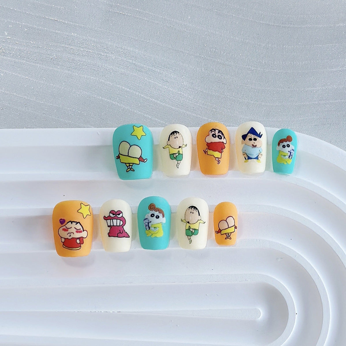 Press-on nagelset met speelse figuurtjes