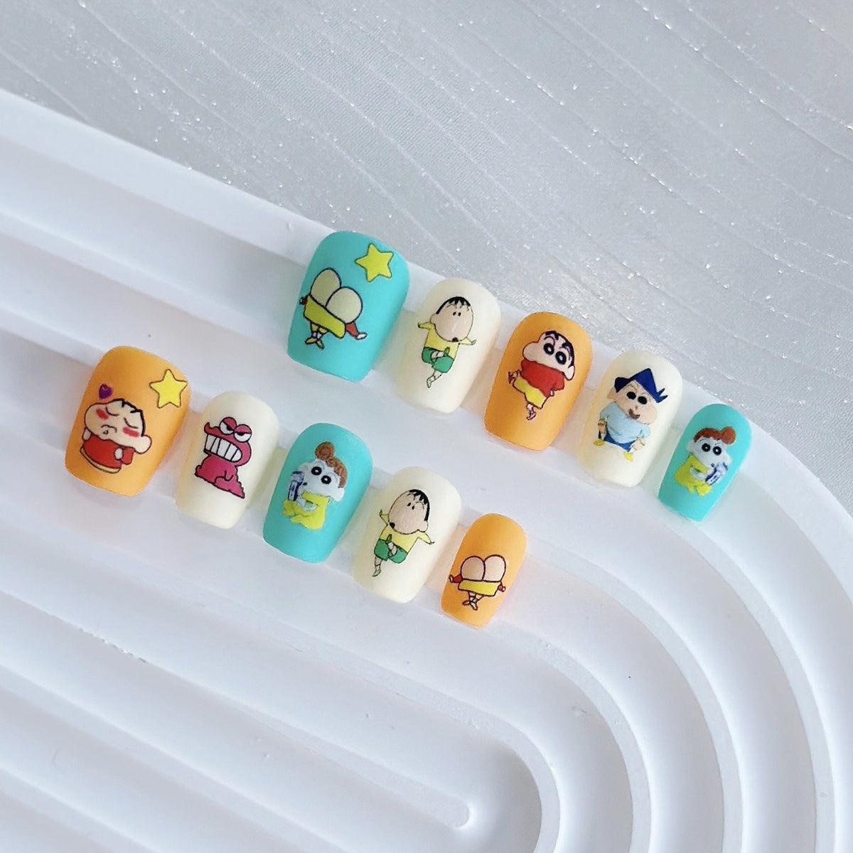 Press-on nagelset met speelse figuurtjes
