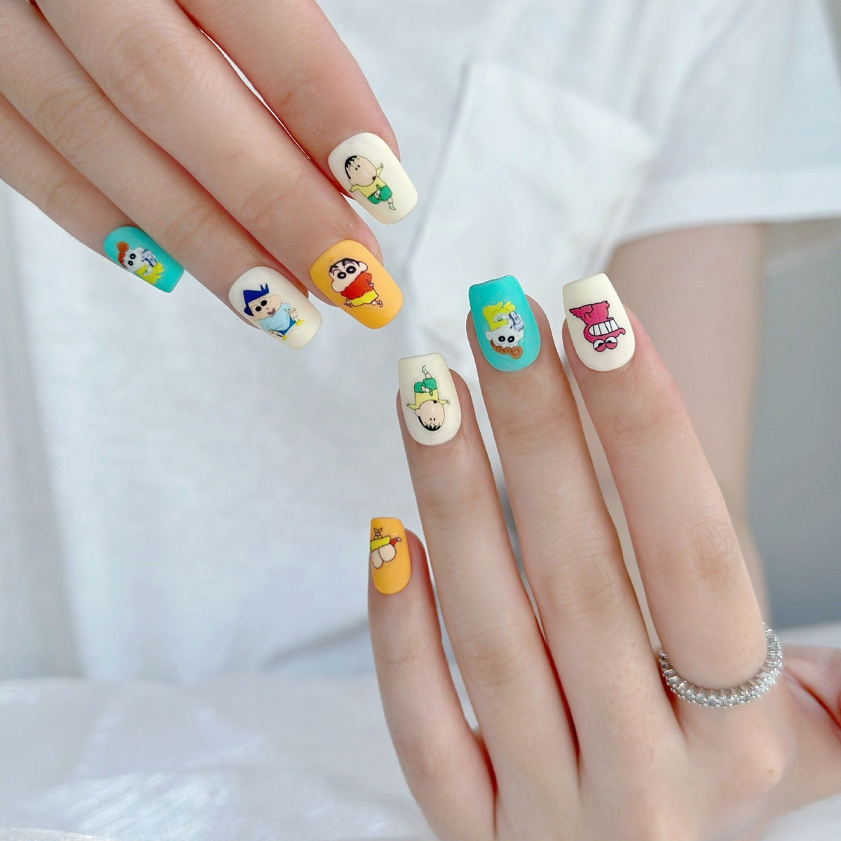 Press-on nagelset met speelse figuurtjes